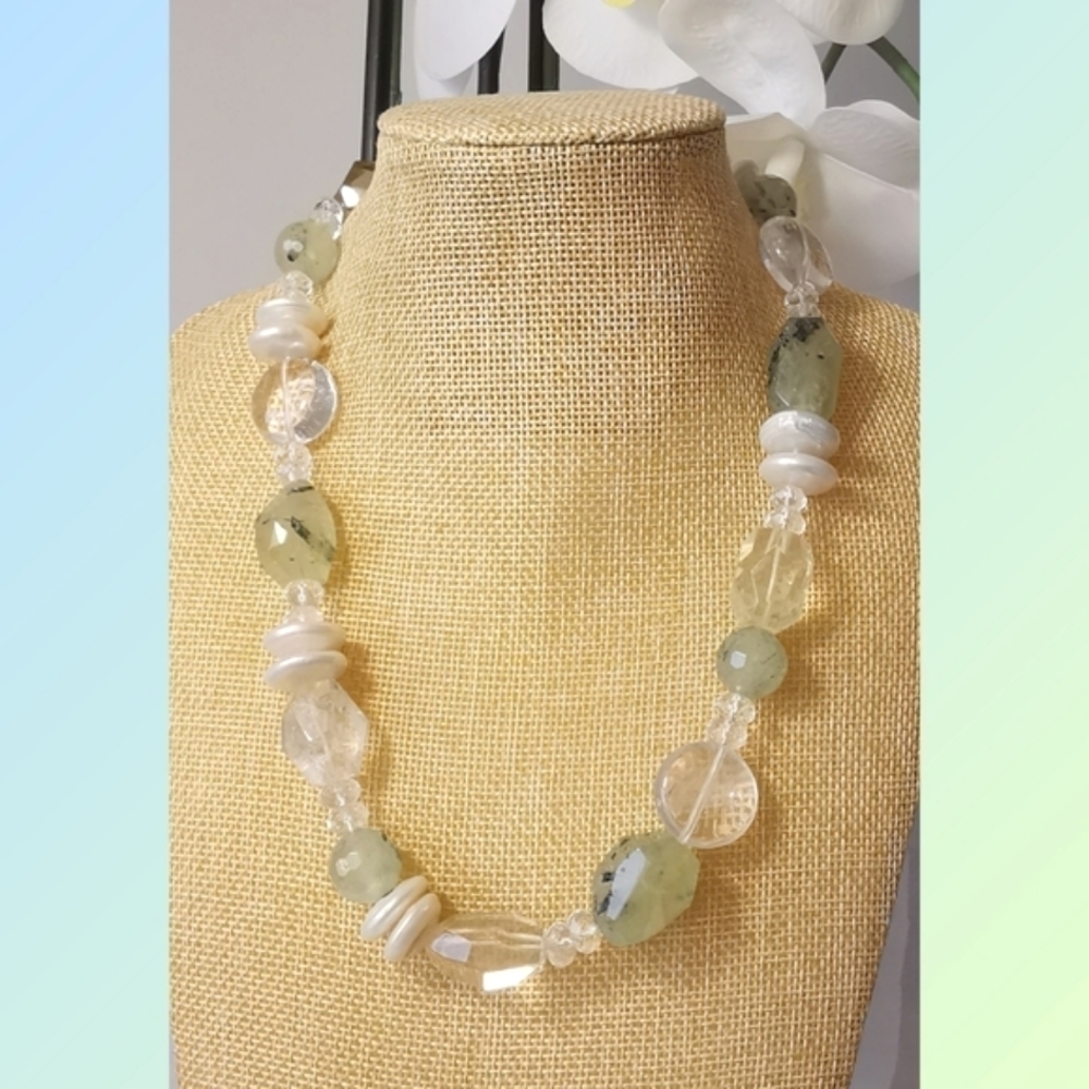 Green quartz gemstone coin pearl necklace